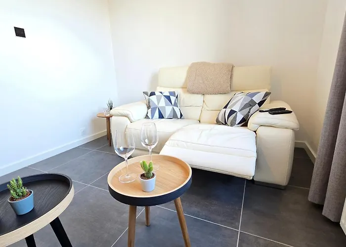 Charmante Maison, Entiere Avec Jardin Et Terrasse !